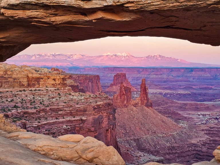 15 Awe-Inspiring Hikes in Canyonlands National Park For All Hikers
